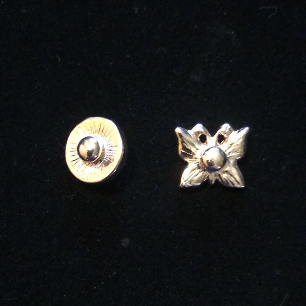 Rose gold tone ring for 12mm snap buttons. Fits size 8 finger. Comes with 1 snap - Picture 7 of 7